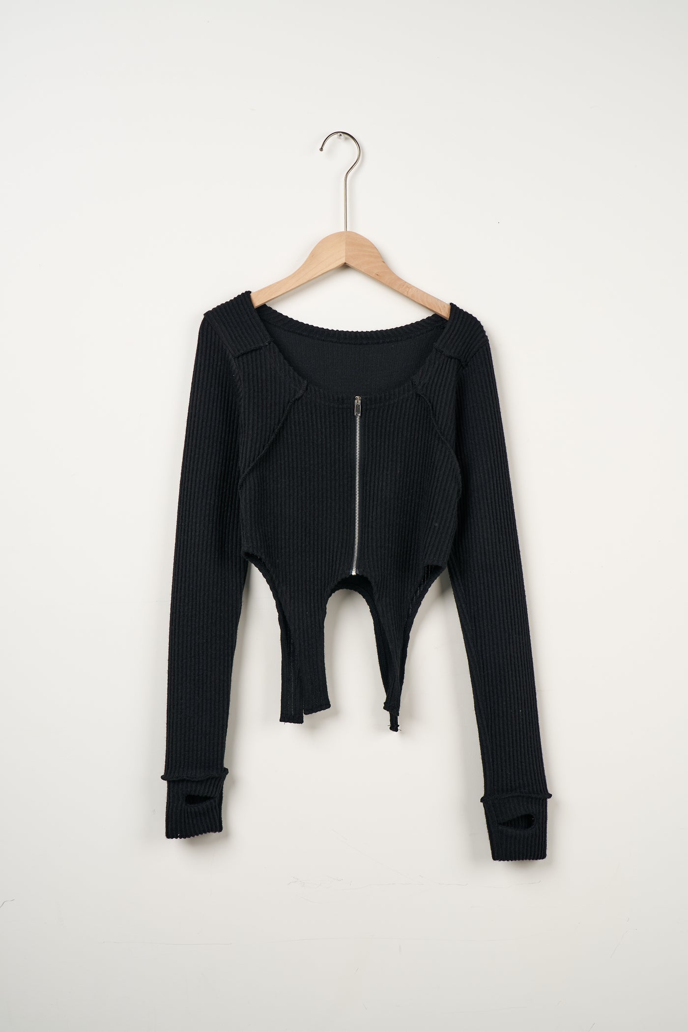 storets.com Isla Zip Front Cropped Top