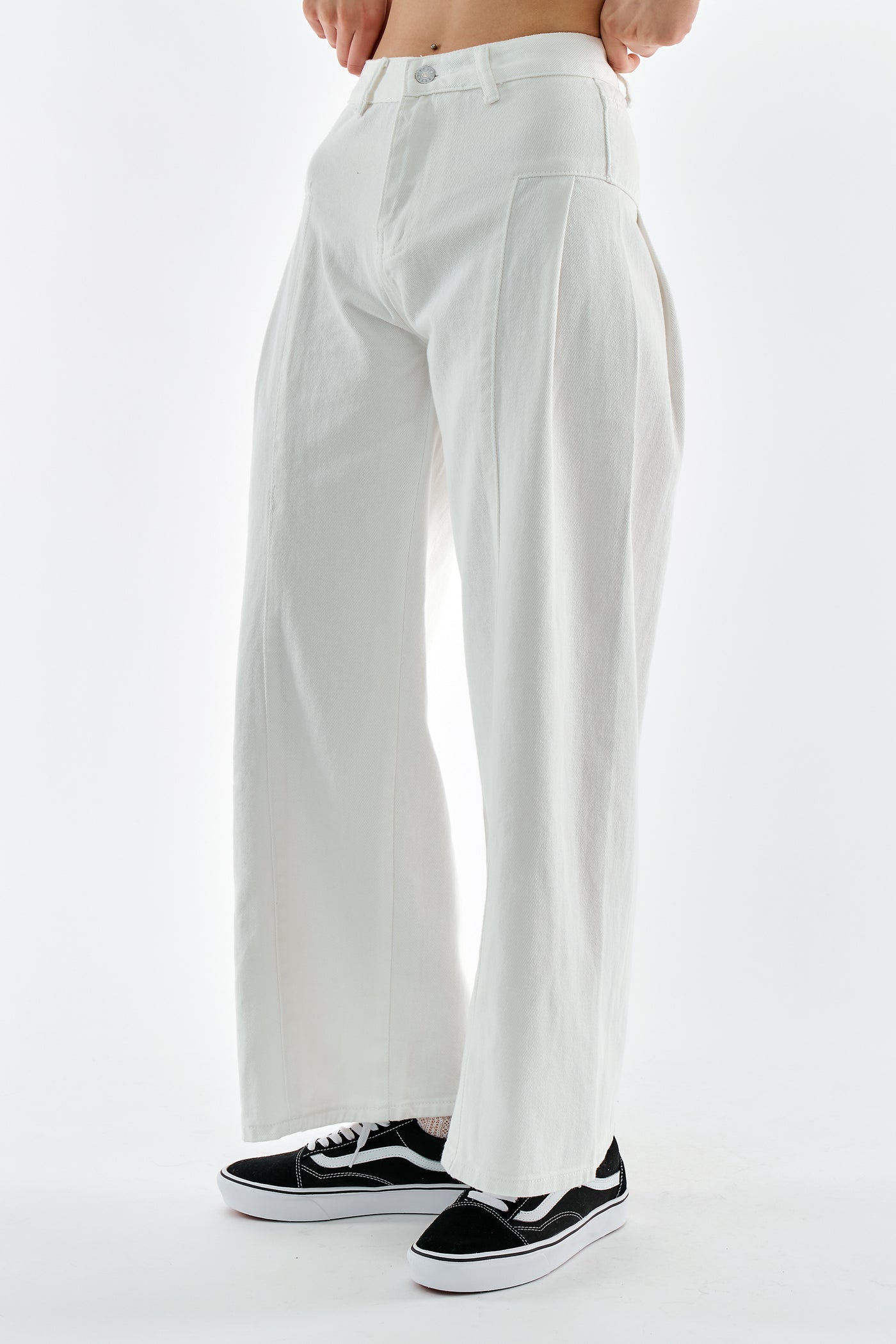 storets.com Elodie Oversized White Jeans