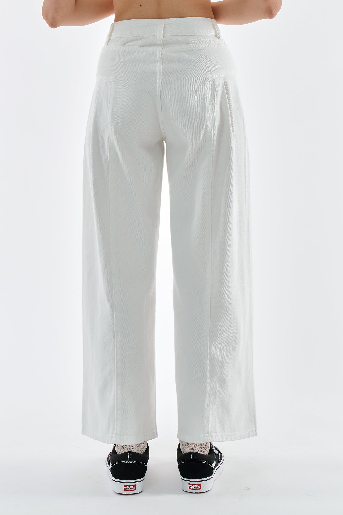 storets.com Elodie Oversized White Jeans