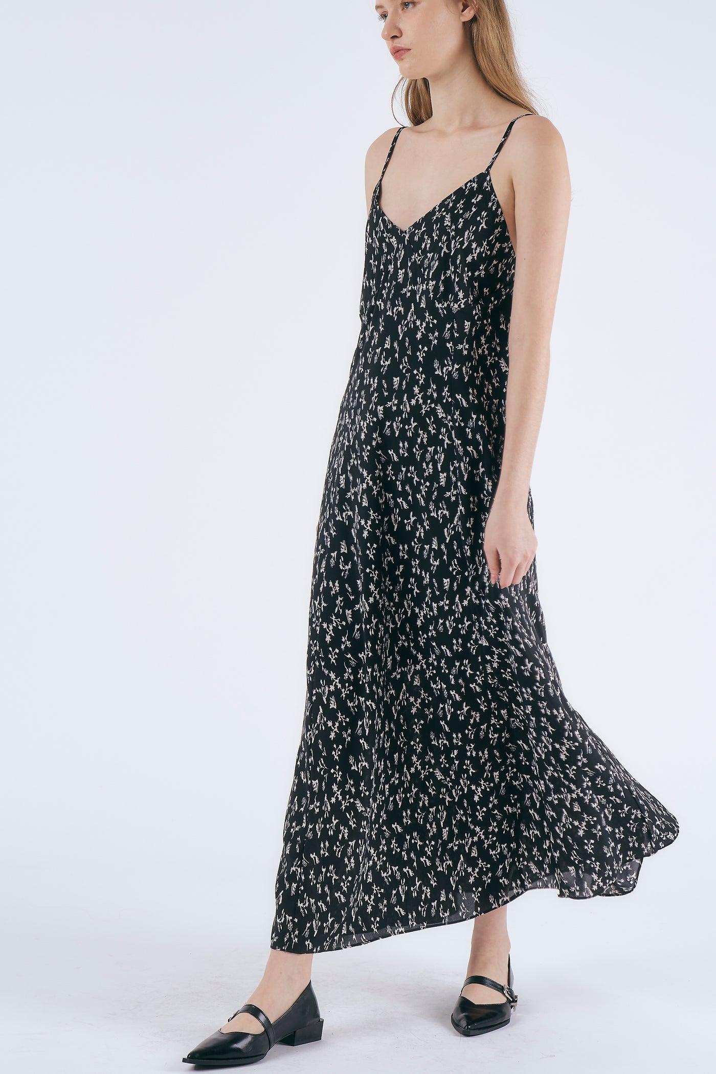 storets.com Ollie Floral Slip Dress