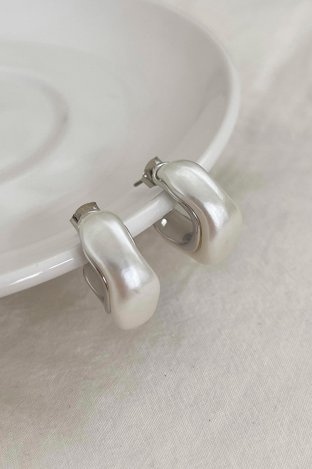 storets.com Pearly Plate Earrings