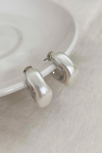 storets.com Pearly Plate Earrings