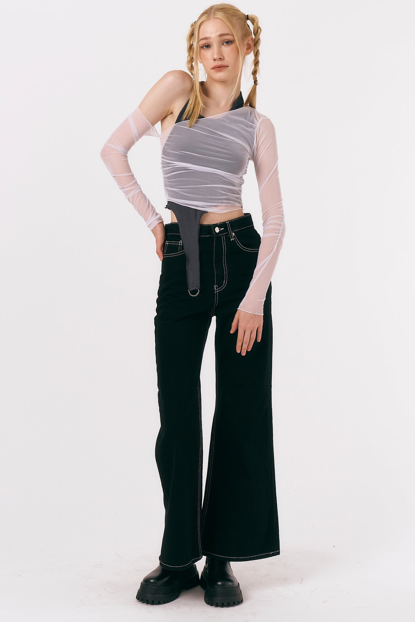 storets.com Xenia Flared Jeans