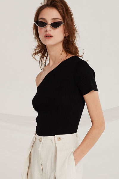 storets.com Cara One-Shoulder Knit Top