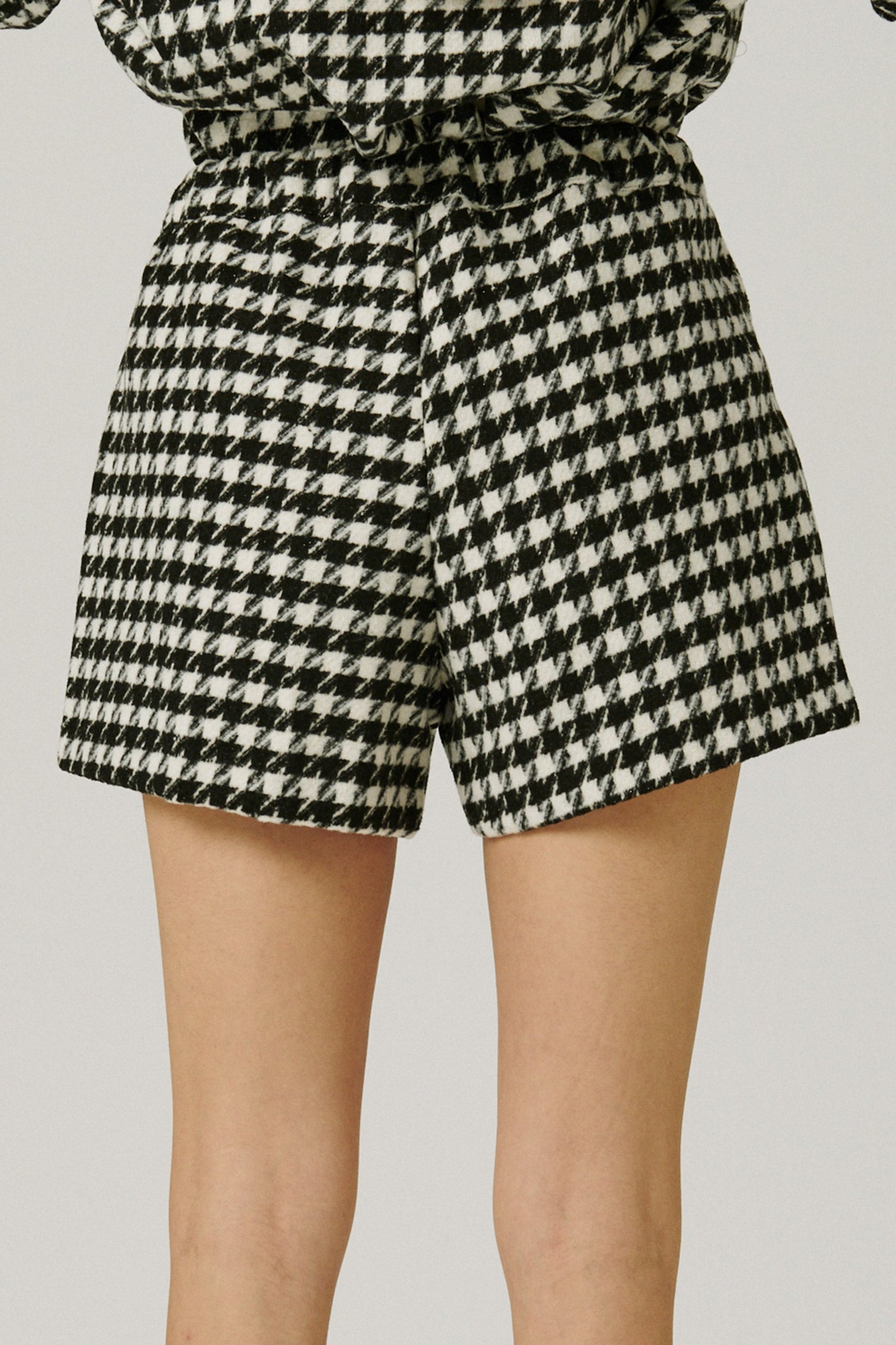 storets.com Harper Houndstooth Utility Short