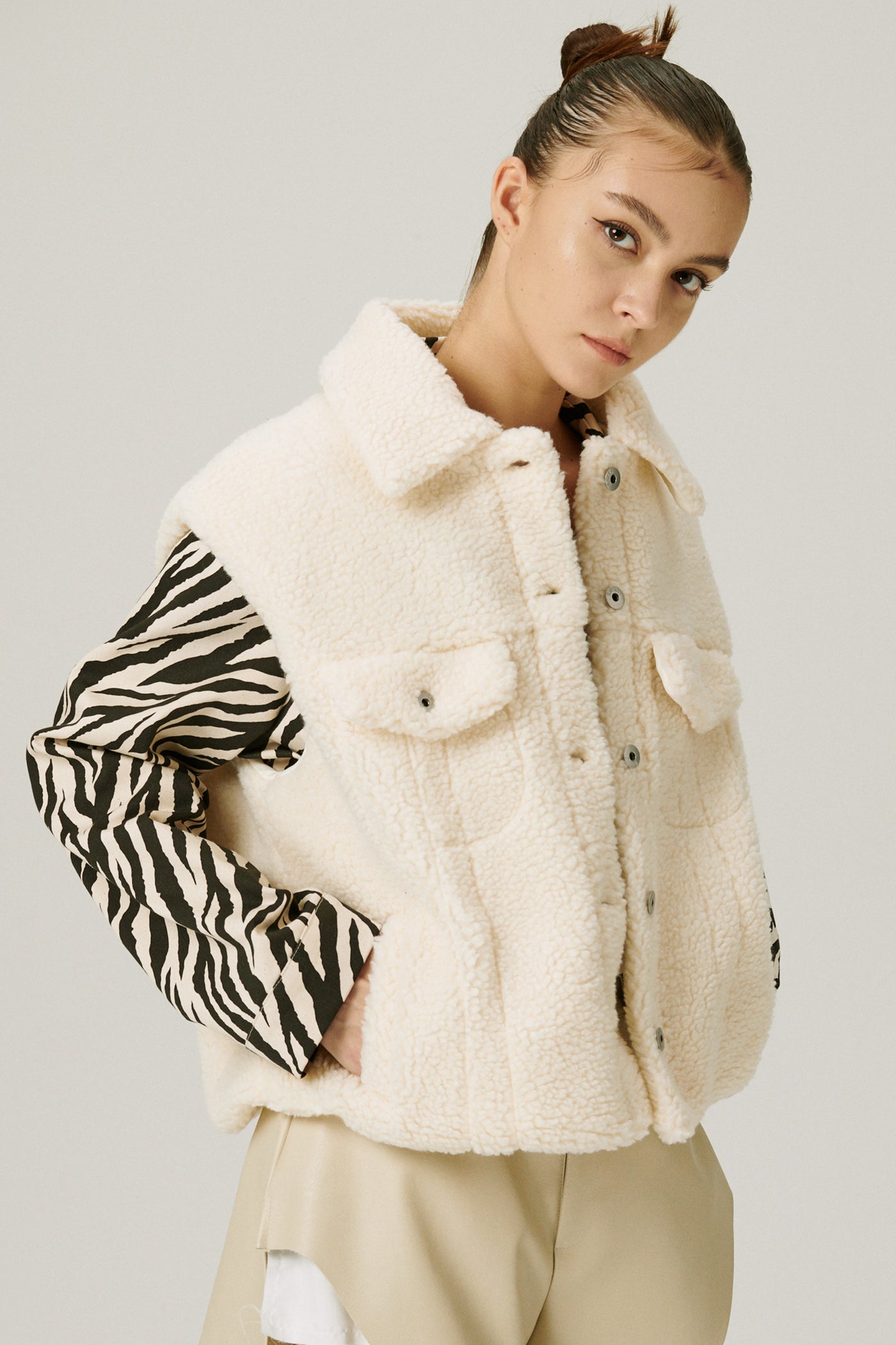 storets.com Cleo Borg Teddy Vest