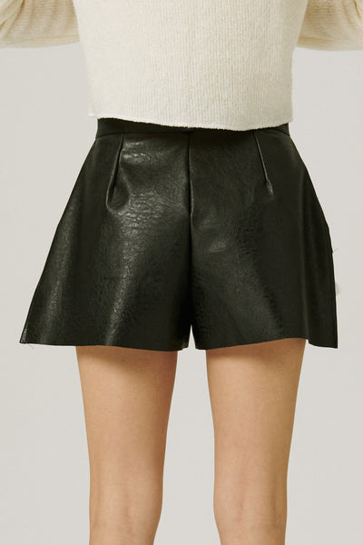 storets.com Lola Overlay Pleather Short
