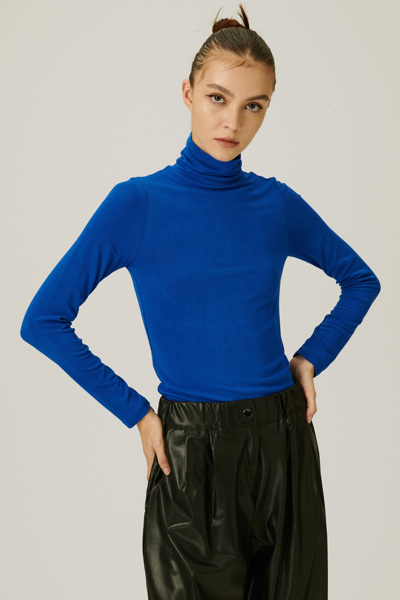 storets.com Celia Slimfit Turtle Neck Top