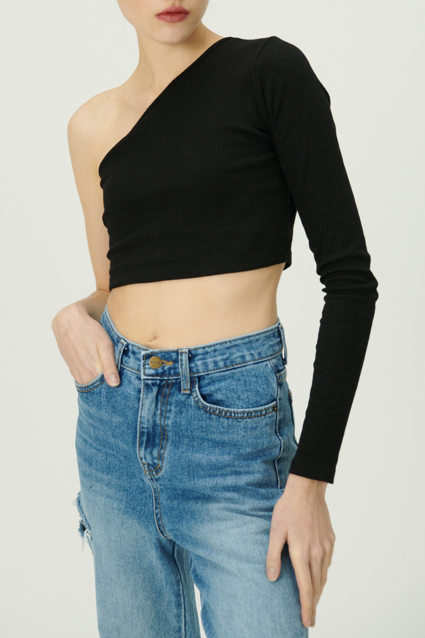 storets.com Valen One Shoulder Crop Top