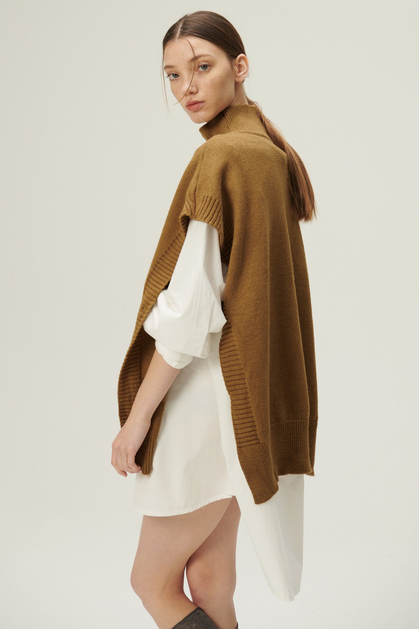 storets.com Adyson Mockneck Buttoned Vest