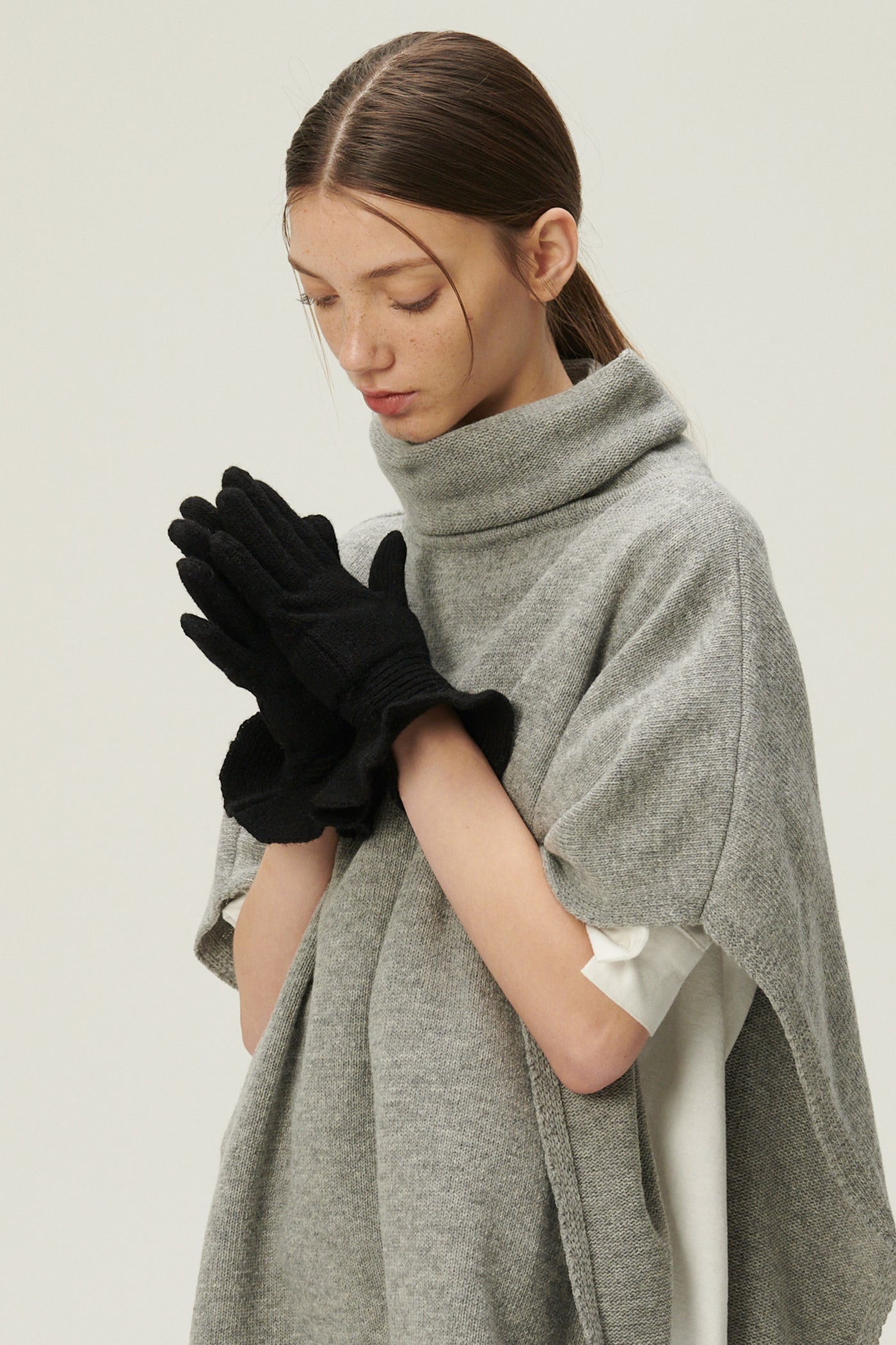 storets.com Gloria Ruffled Cuff Knit Gloves