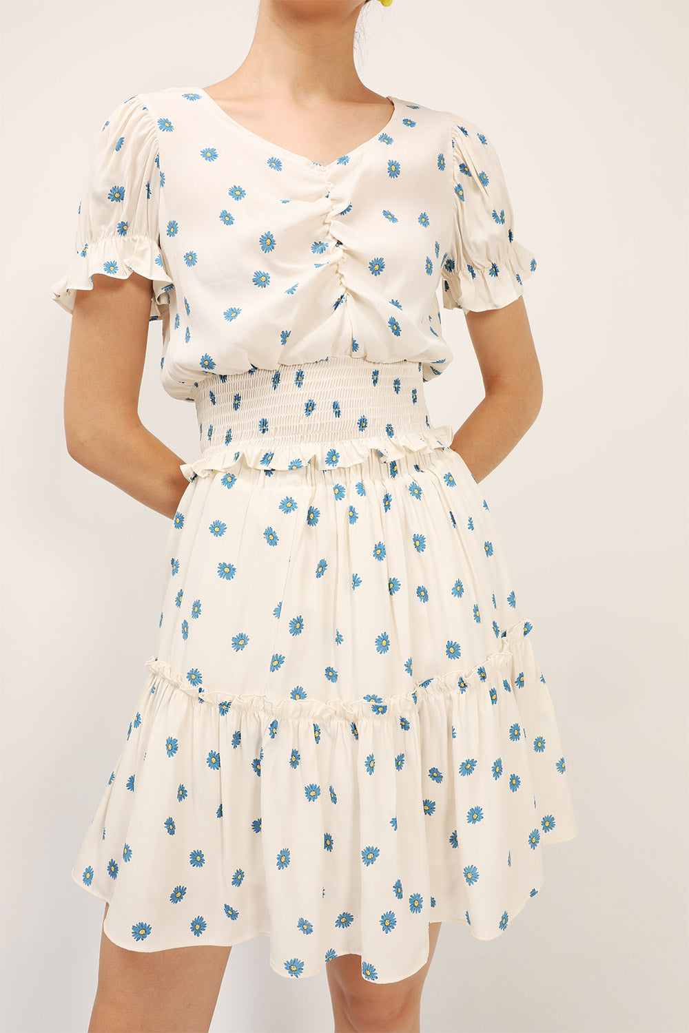 storets.com Kelly Daisy Printed Ruffle Skirt