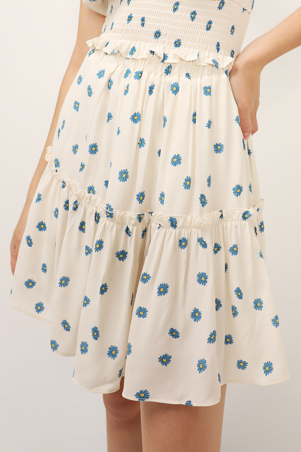 storets.com Kelly Daisy Printed Ruffle Skirt