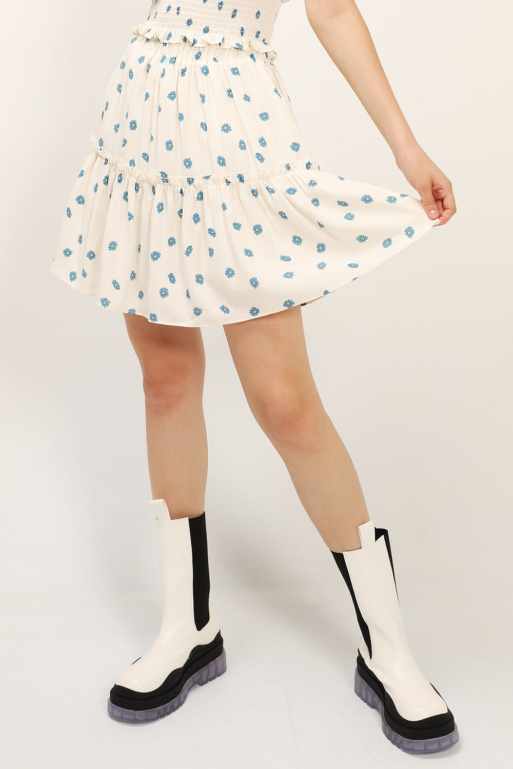 storets.com Kelly Daisy Printed Ruffle Skirt