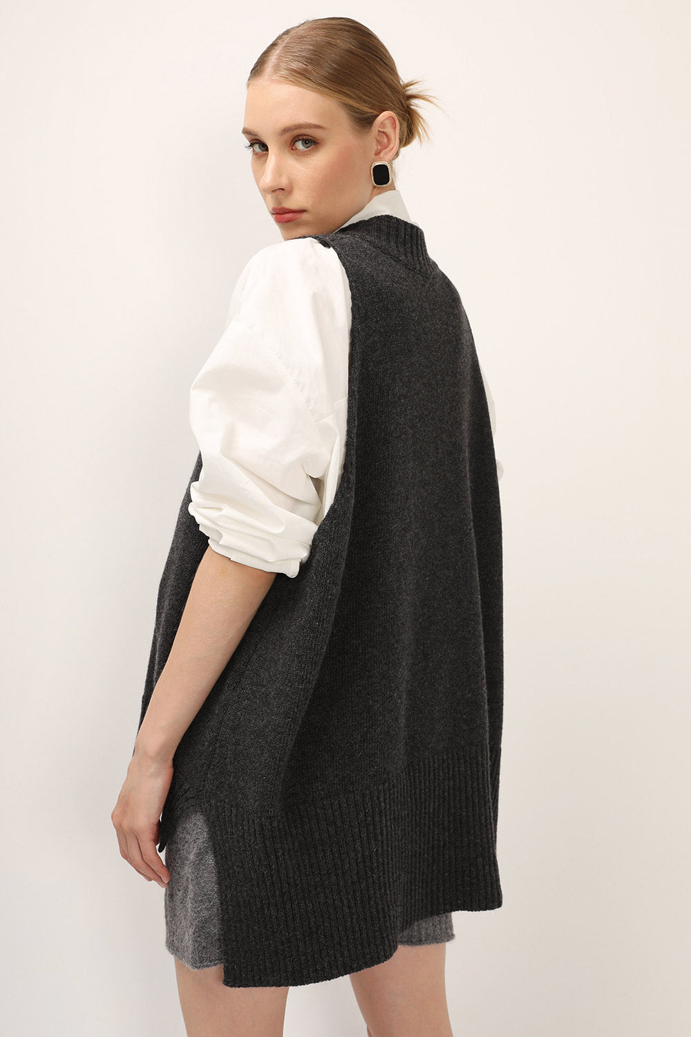 storets.com Lyla Oversized Knit Vest